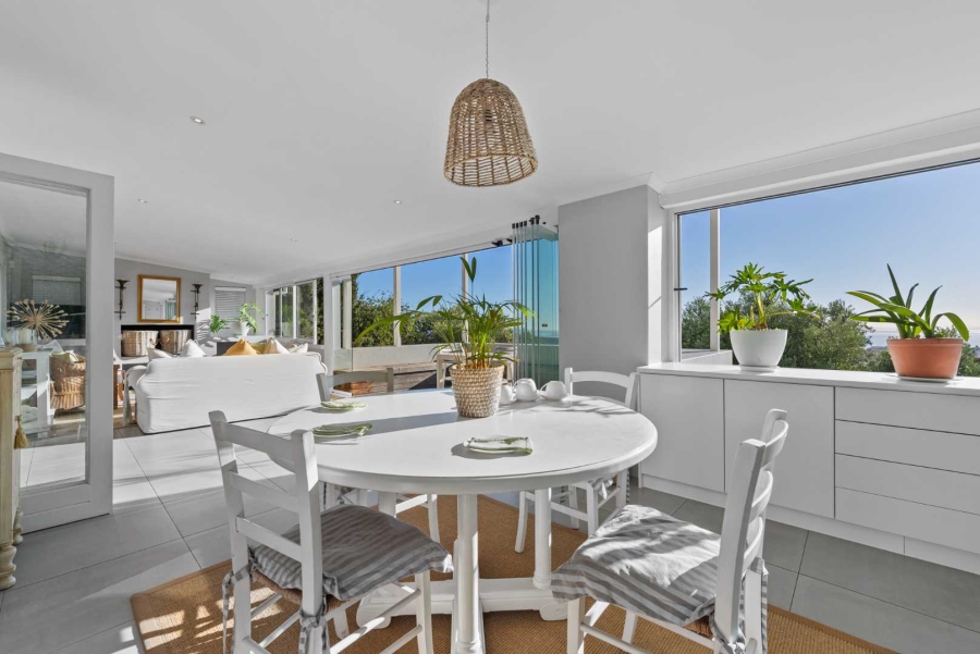 5 Bedroom Property for Sale in Green Point Western Cape